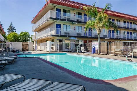 motel 6 yosemite california.